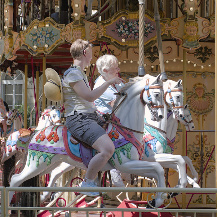 La france mine de rien, manège de grands enfants.