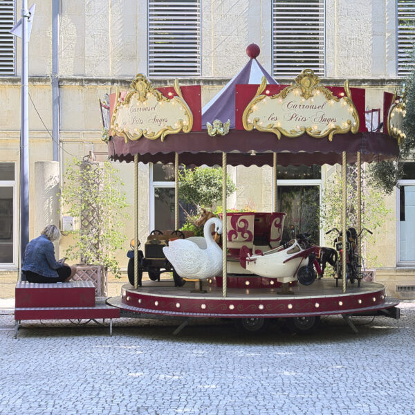 Manège d'enfant à Châteaurenard de provence.