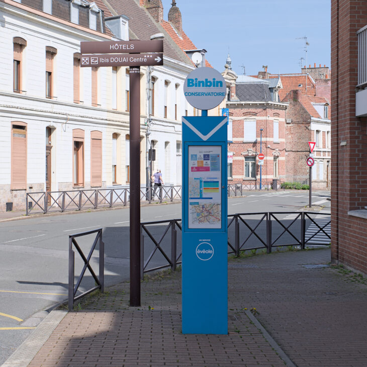Douai. Arrêt de bus original.